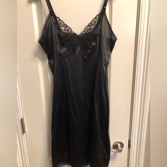 Vintage Black Slip with Lace Trim - Picture 8 of 9
